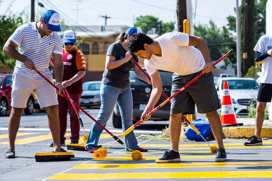 Los egresados del Tec participan en actividades de voluntariado.