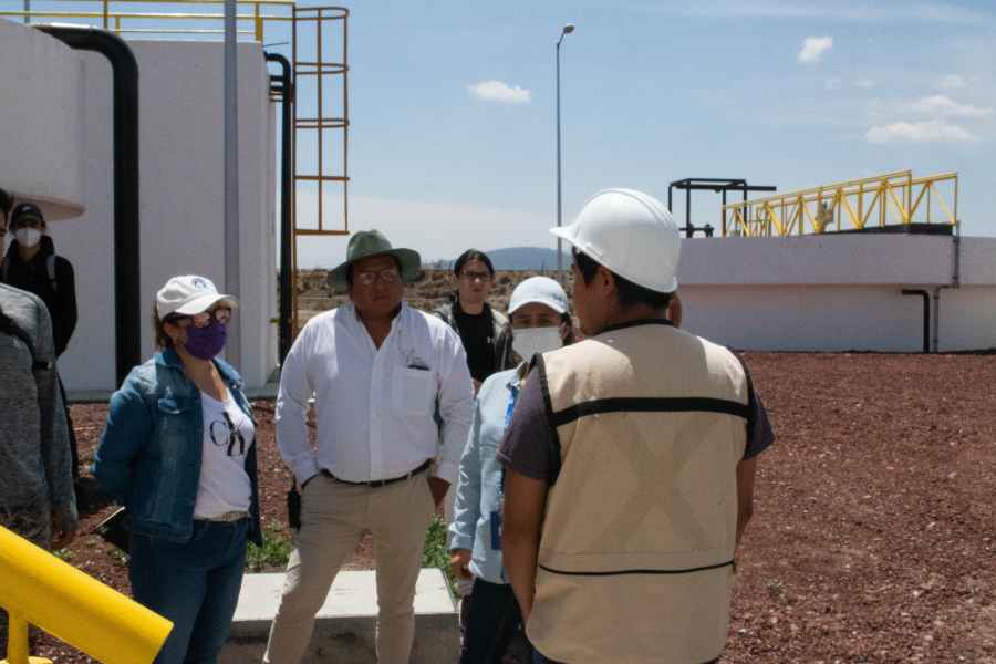 Parte del equipo de Ciudad Modelo en charla con estudiantes del Tec