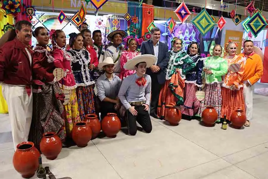Pabellón cultural de Nayarit en EXPOTEC con David Garza, rector y presidente del Tec de Monterrey