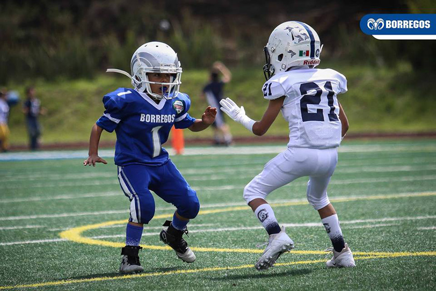 Los chicos brindan todo su esfuerzo en el terreno de juego