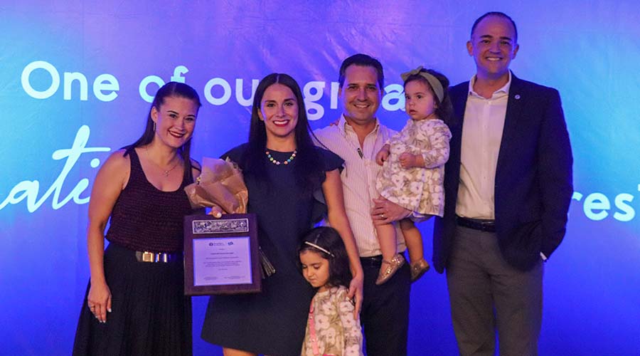 La maestra Fabiola Lima recibió el Premio al Profesor Inspirador en el Día de las y los Profesores