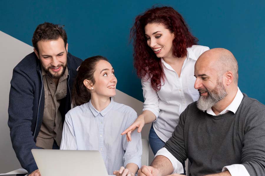 familia conversando sobre empresas familiares