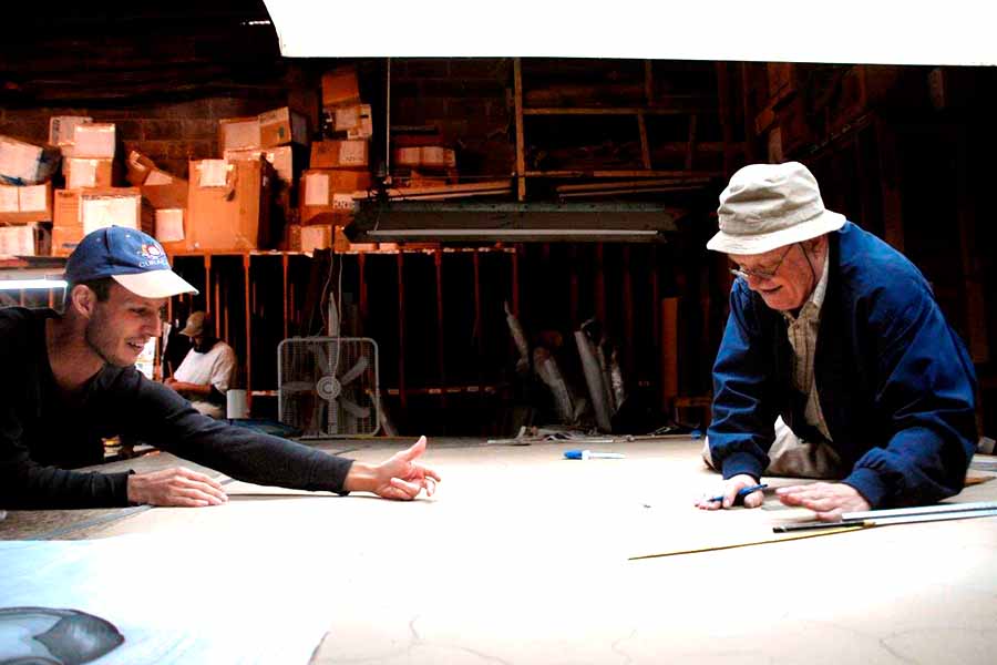 Fernando y Gabriel Montaña trabajan en el diseño del vitral los 4 elementos para el Tec de Monterrey campus Laguna