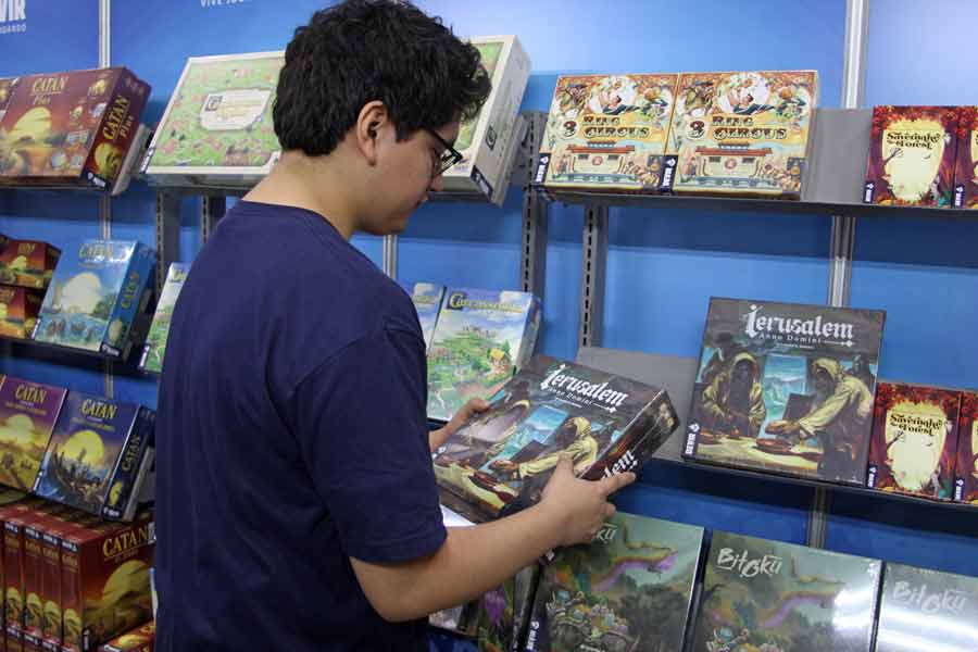 En la FIL Monterrey también hay editoriales de juegos de mesa.