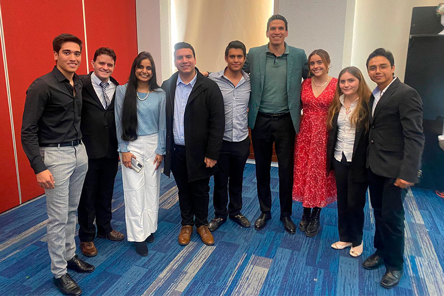 Estudiantes del Tec campus Querétaro ganan concurso del MIT lab