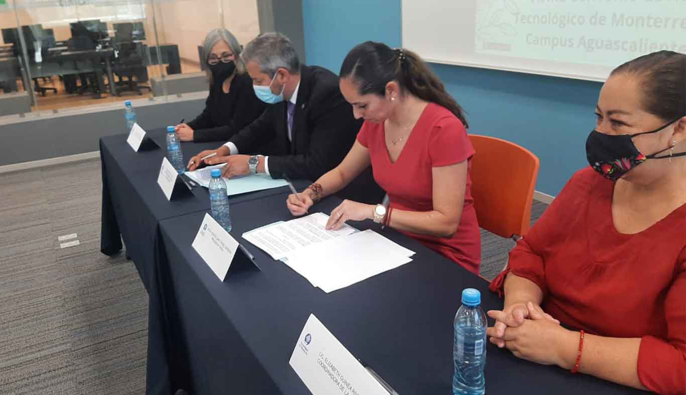 Firma de convenio.