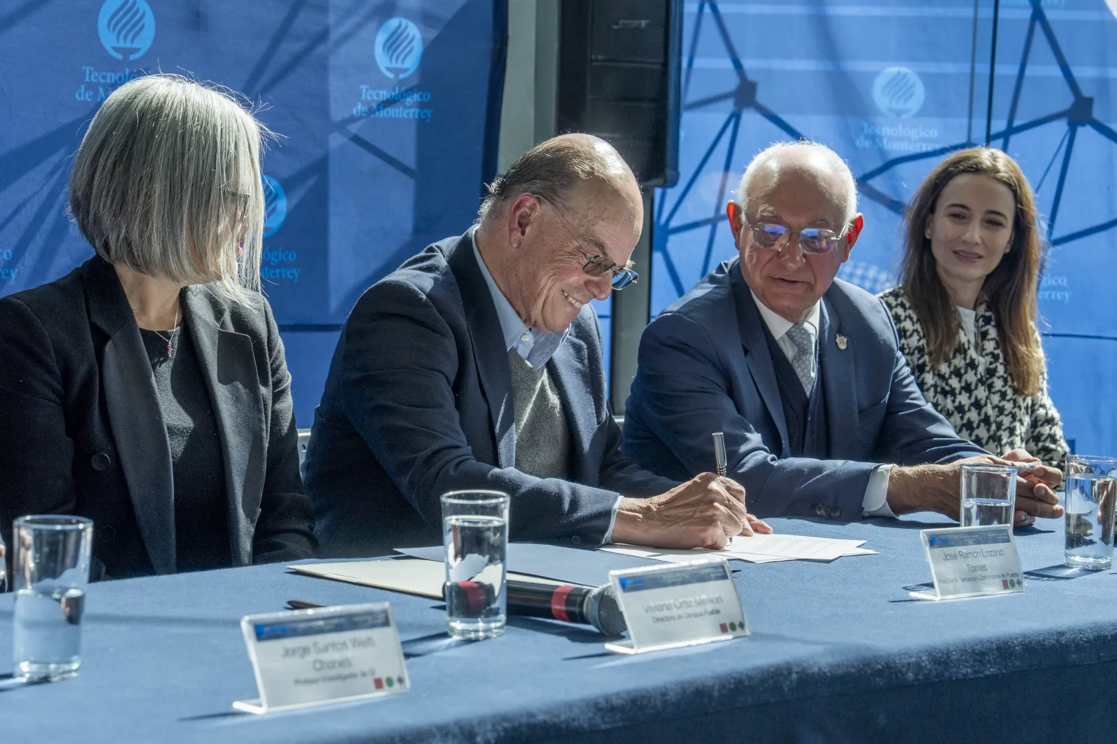 Firma del Convenio General de Vinculaci&oacute;n entre Tecnol&oacute;gico de Monterrey y Fundaci&oacute;n Comunitaria de Puebla en campus Puebla. Foto: Pablo Enrique Carre&ntilde;o Rodr&iacute;guez