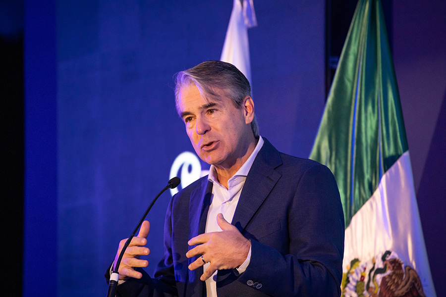 El rector de TecSalud durante la inauguración del Foro de la Primera Infancia.