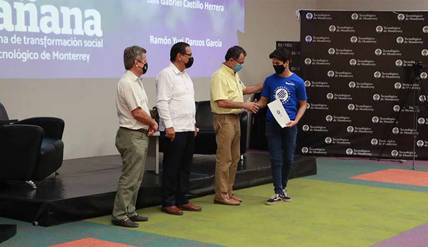 Ramón Yuri pertenece a la nueva generación de Líderes del Mañana del Tec campus Ciudad Obregón, ya que creó una campaña informativa para adolescentes llamada Un sano interés.