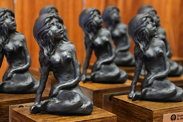 Estatuilla del Premio Mujer Tec