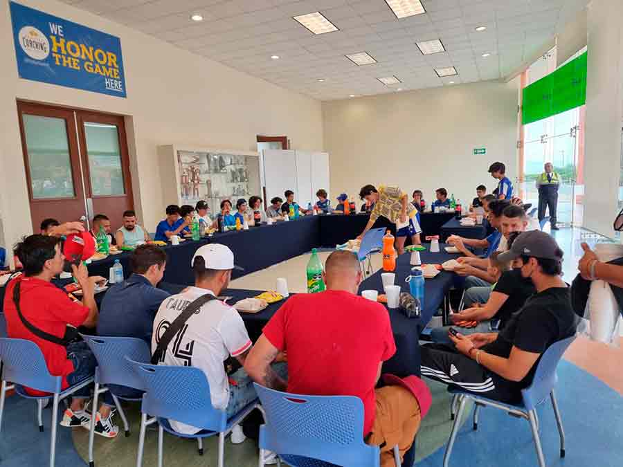 Futbol con exreclusos de Puente Grande con estudiantes de PrepaTec Santa Anita.