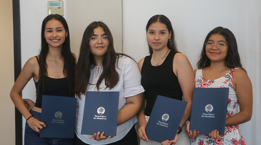 Alumnas ganadoras del Business Breakdown de la Region Centro Sur 