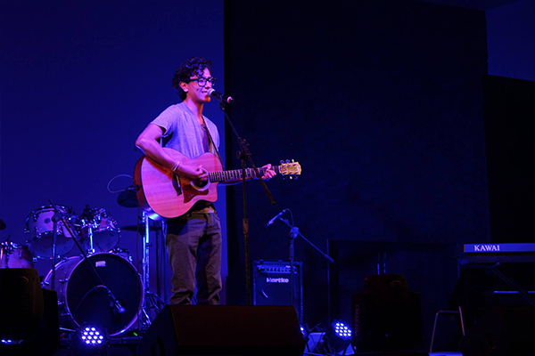 Alumno en el Festival de la canción