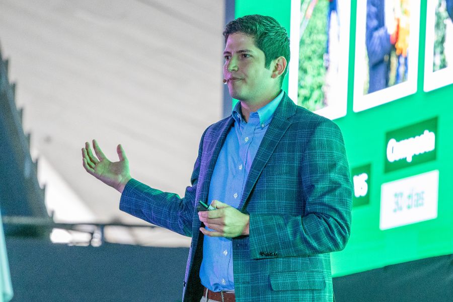 Alejandro Landin en presentación de reto Heineken