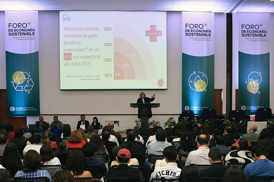 Inés Saénz Negrete, vicepresidenta de Inclusión, Impacto Social y Sostenibilidad en el Tecnológico de Monterrey durante su conferencia magistral.