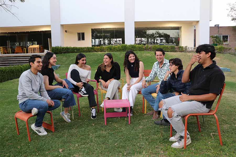 El equipo ganador conviviendo