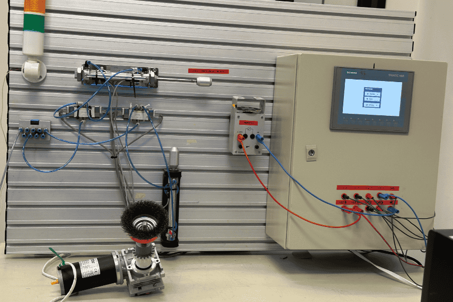 Máquina con la que los estudiantes trabajaron a distancia. Foto: Cortesía