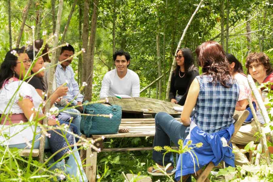 Equipo de estudiantes en proyecto social de CIS Chiapas