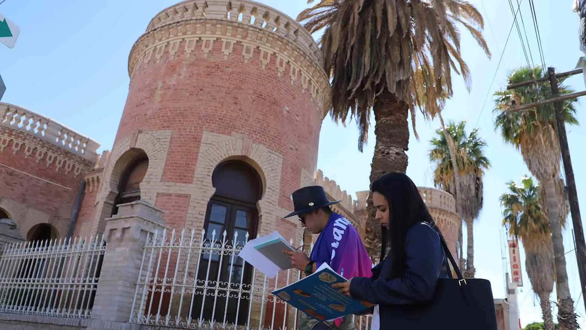 Alumnos del Tec realizaron dibujos de edificios arquitectónicos de San Pedro