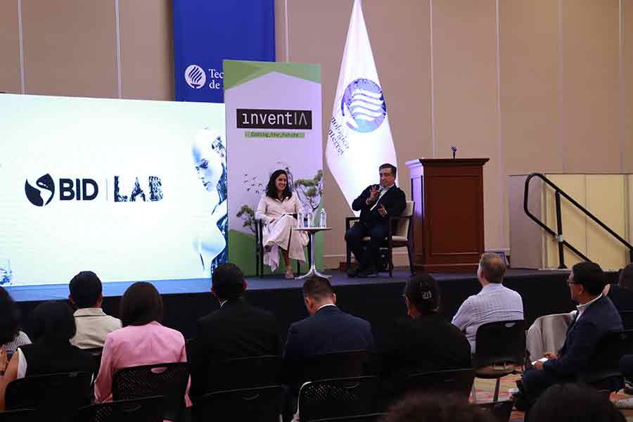 Foro de inteligencia artificial InventIA en Tec Guadalajara.