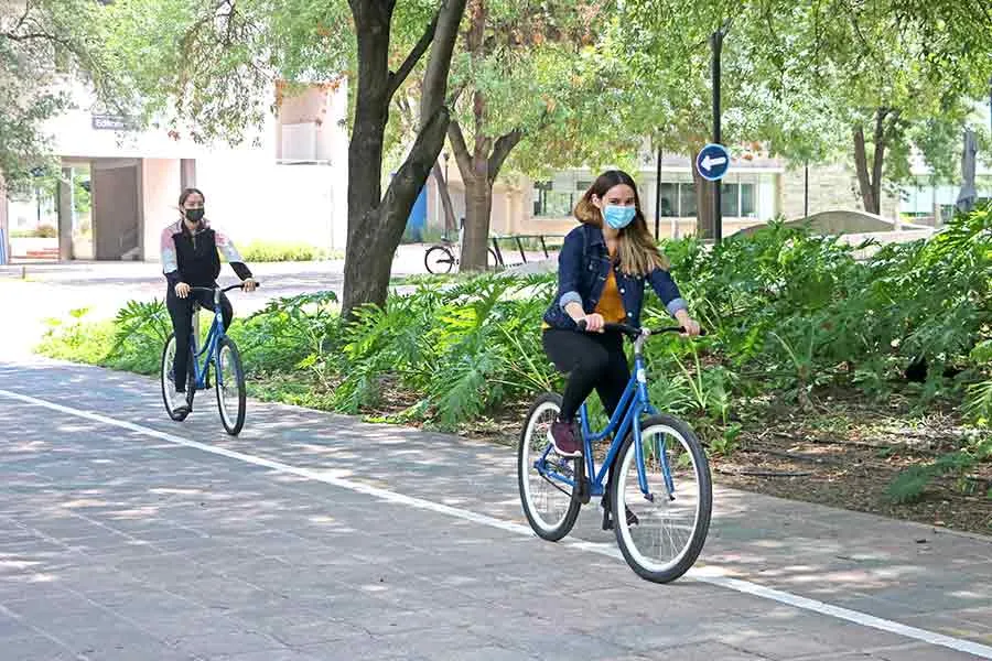 Alumnas ciclovía campus MTY