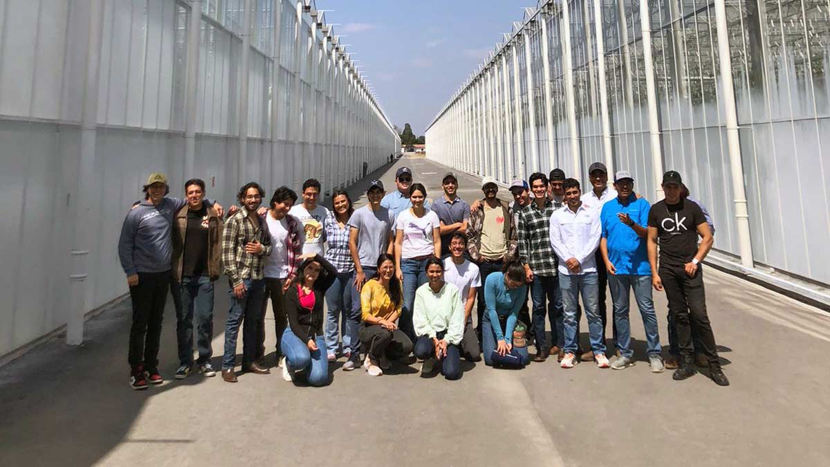 Alumnos del Tec Qro en el CAETEC