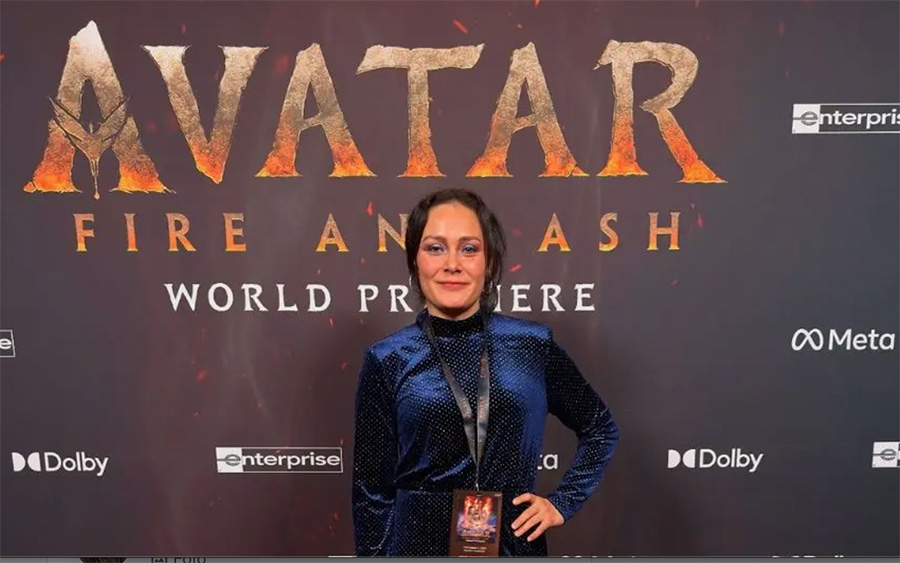 Ivel Hern&aacute;ndez posa durante la premier de Avatar