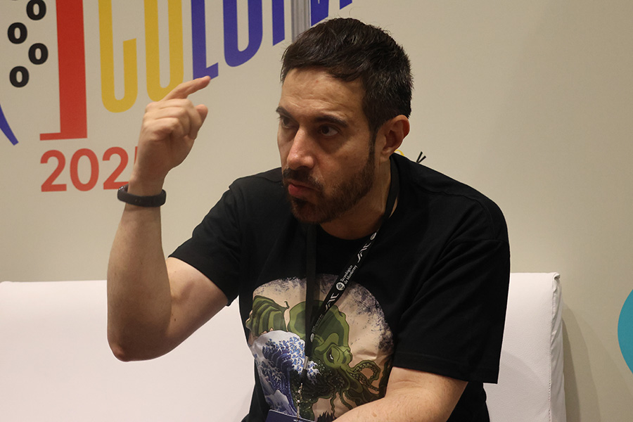 El autor Jaime Alfonso Sandoval durante la entrevista
