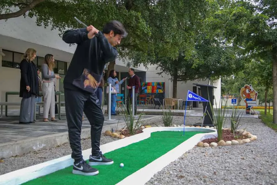 jardín sostenible en prepatec tampico con mini golf.jpg
