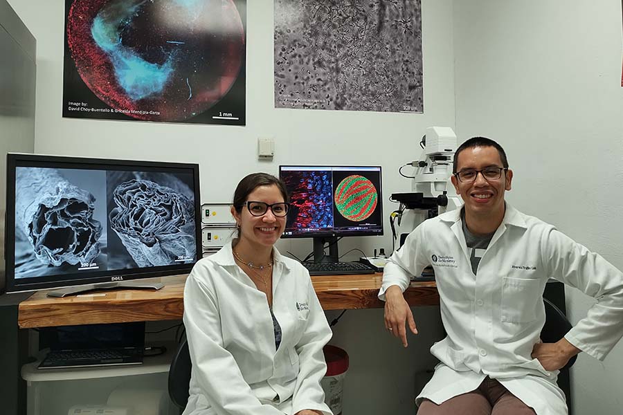 Carlos Ceballos y Edna Bolivar, investigadores del Tec de Monterrey en el Laboratorio &Aacute;lvarez-Trujillo.