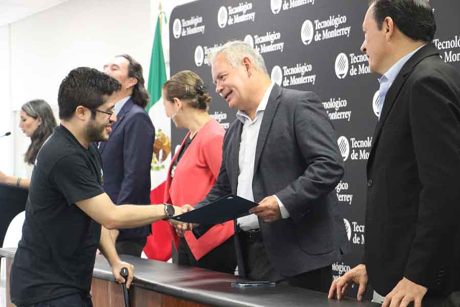 Jorge Ayala, uno de los reconocidos en la bienvenida LiFE. 