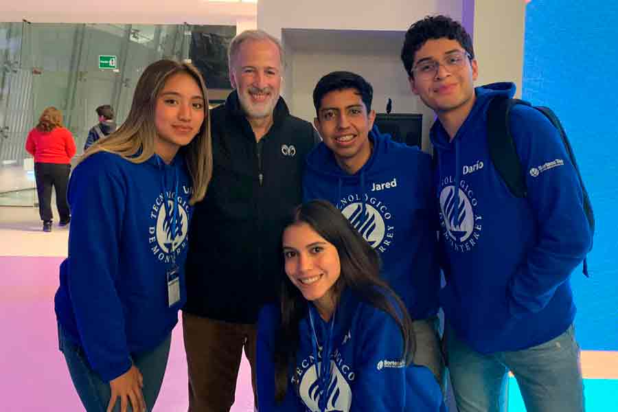 Estudiantes líderes del mañana con Antonio Meade