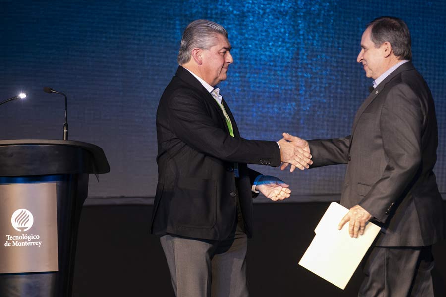 José Antonio FernánJosé Antonio Fernández, presidente saliente del Consejo Directivo del Tec de Monterreydez, presidente saliente del Consejo Directivo del Tec de Monterrey