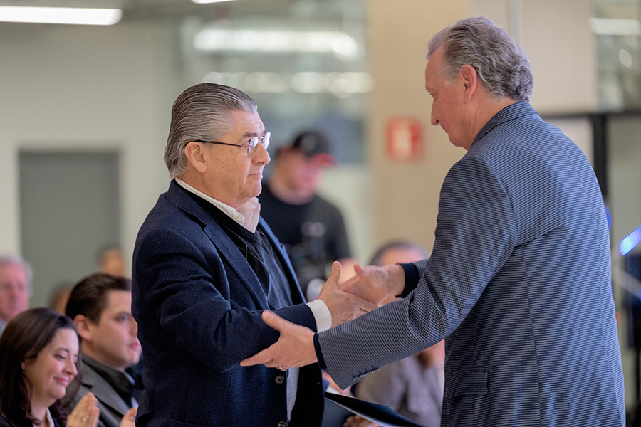 El ex presidente del Consejo Directivo del Tec, José Antonio Fernández y el actual presidente, Ricardo Saldívar