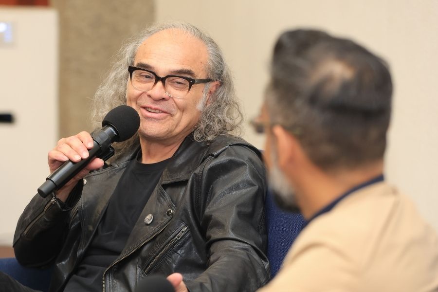 Joselo Rangel durante la presentaci&oacute;n de su libro: Final feliz, en el Tec campus Estado de M&eacute;xico.