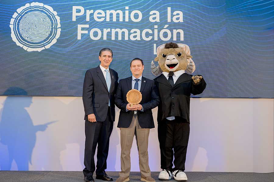 Juan José Franklin al recibir el Premio a la Formación LiFE 2024.