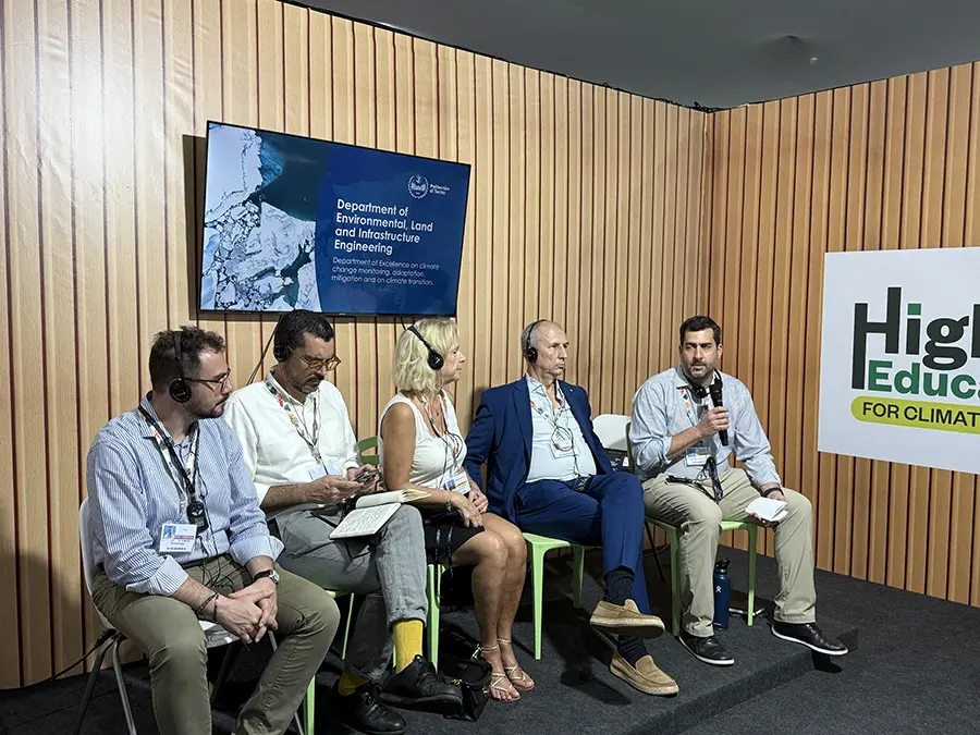Juan PAblo Murra hablando en el Pabell&oacute;n en la COP30