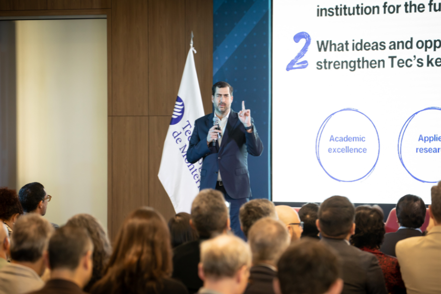 Juan Pablo Murra dialog&oacute; con la comunidad Faculty of Excellence sobre el papel estrat&eacute;gico de la investigaci&oacute;n rumbo a 2030.