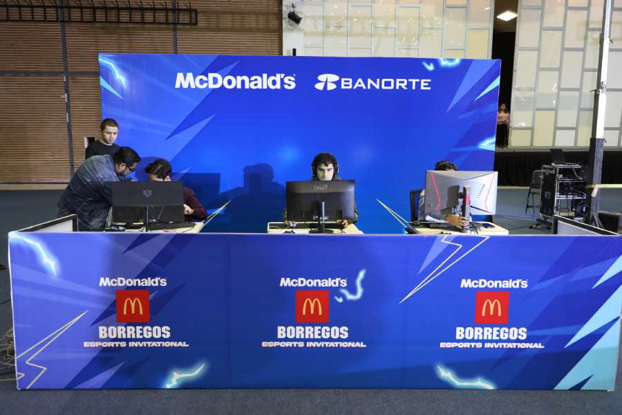 Jugadores finalistas en campus Monterrey.