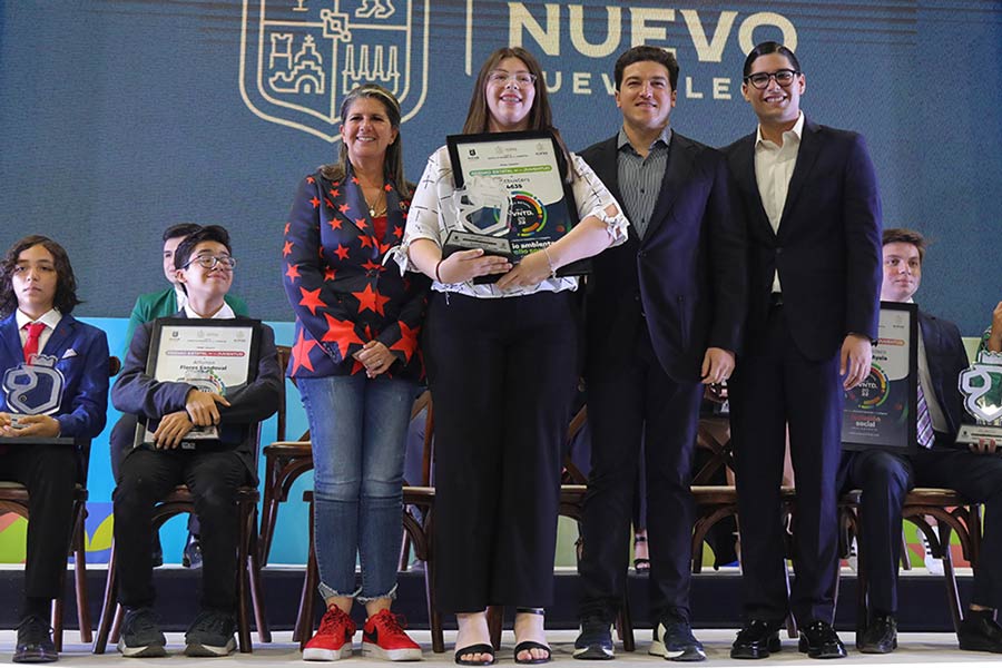 La alumna Flora Sedas recibió el reconocimiento de Botbusters 4635.