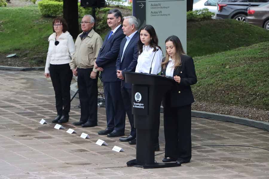 La guardia de honor se realizó en frente al Centro de Congresos del campus Monterrey.