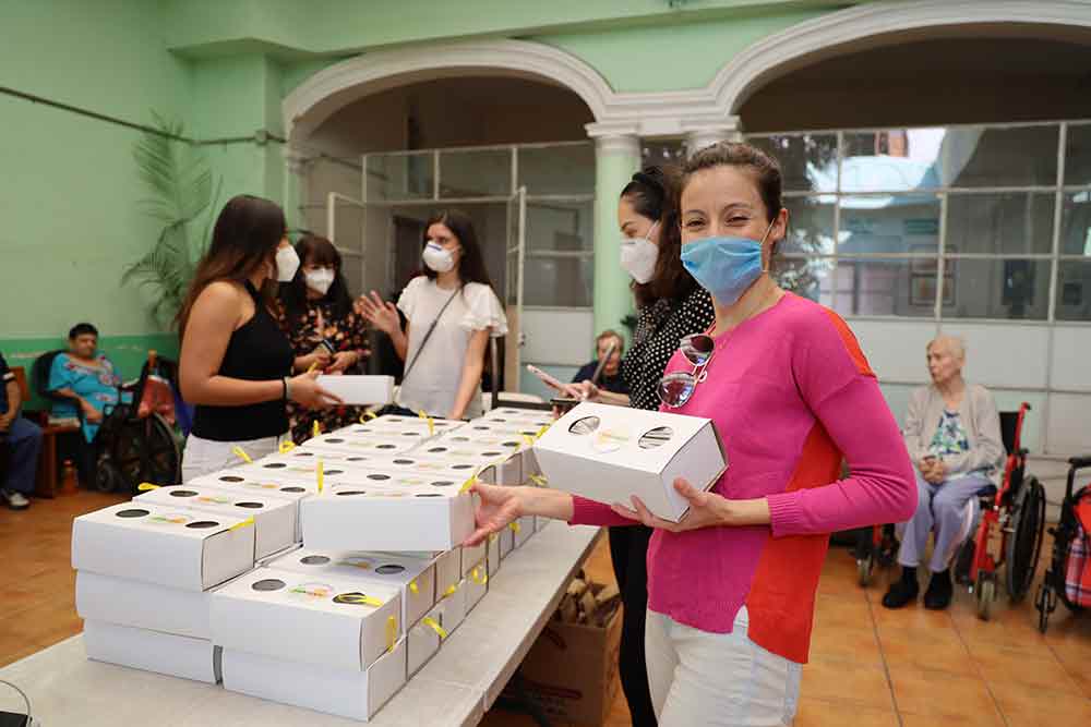 Los estudiantes de quinto semestre desarrollaron un alimento funcional para suplir las deficiencias nutricionales de las abuelitas.