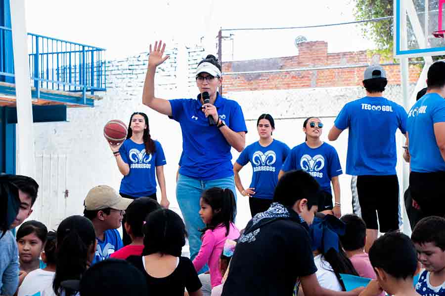 Labor social Borregos Guadalajara en escuela de Zapopan.