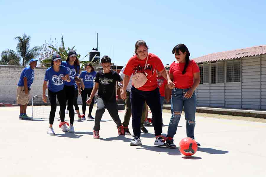 Labor social en escuela Juan Rulfo realizada por Borregos del Tec Guadalajara.