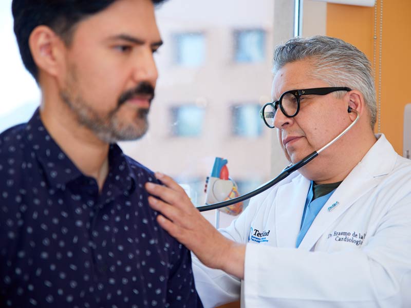 Doctor Erasmo de la Peña, director del Instituto de Cardiología y Medicina Vascular de TecSalud.