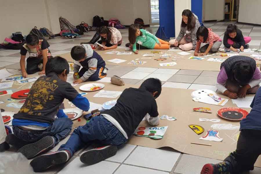 Niños dibujando en taller de Lecturnio