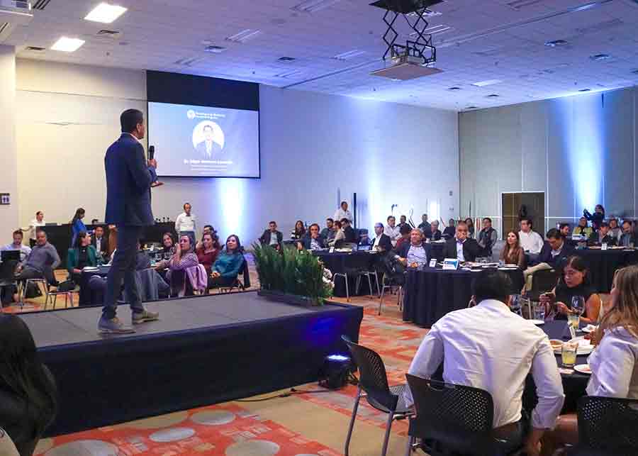 Liderazgo humanista en las empresas, panel de EXATEC de Negocios. 