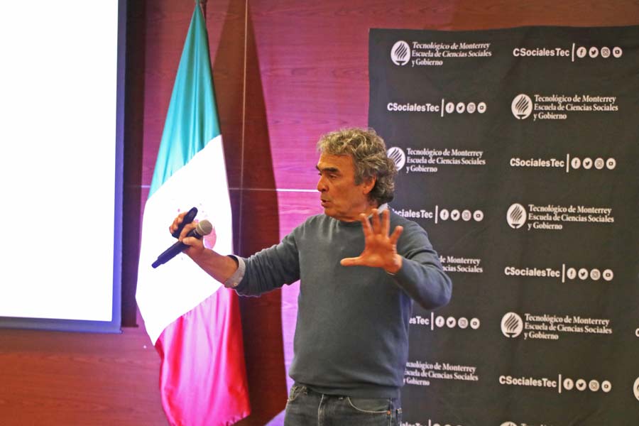 Liderazgo social, con propósito, fue el tema de la ponencia del académico y político Sergio Fajardo.