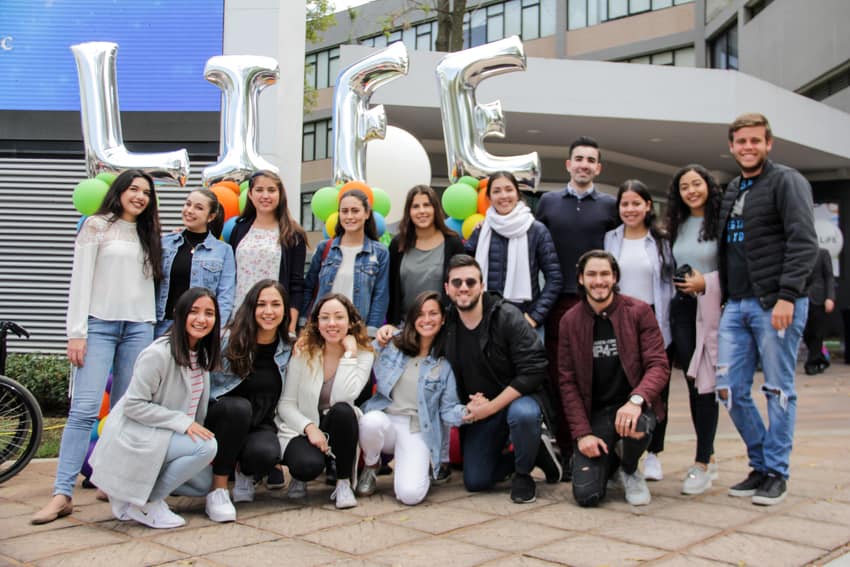 Los grupos estudiantiles ayudan a los jóvenes a adquirir habilidades de liderazgo