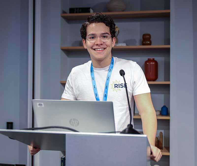 Luciano Reyes, estudiante de la PrepaTec Cuernavaca, participó en el Residential Summit de RISE en Londres, Inglaterra.